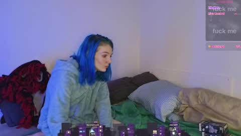 Snapshot of shyohiogirl chatting on 04-13-26, 04:45 Hippie online show from 04-13-26, 04:45