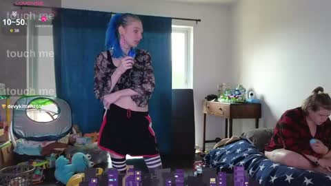 Snapshot of shyohiogirl chatting on 04-29-26, 05:41 Hippie online show from 04-29-26, 05:41