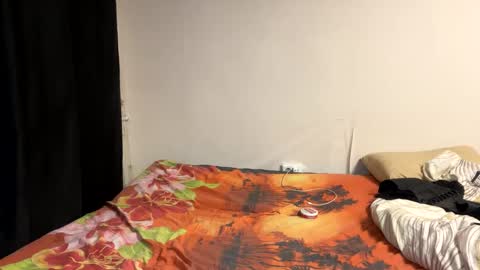 Snapshot of shyredstar chatting on 12-26-24, 01:21 Tom and Betty online show from 12-26-24, 01:21