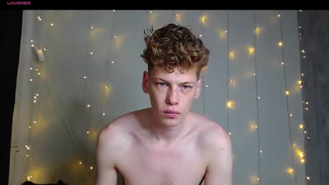 Snapshot of shyredstar chatting on 01-11-25, 08:00 Tom and Betty online show from 01-11-25, 08:00