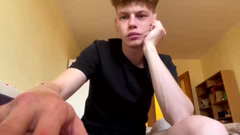 Snapshot of shyredstar chatting on 10-08-25, 07:39 Tom and Betty online show from 10-08-25, 07:39