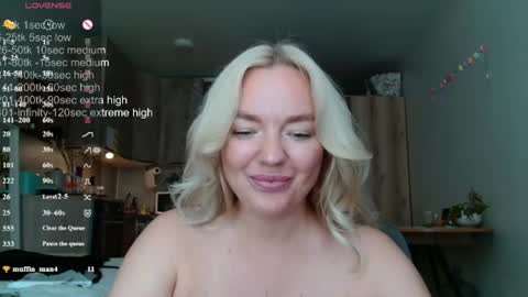 Snapshot of siberian_girl_ chatting on 06-26-26, 05:56 Eva online show from 06-26-26, 05:56