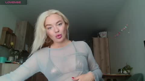 Snapshot of siberian_girl_ chatting on 07-07-26, 05:21 Eva online show from 07-07-26, 05:21