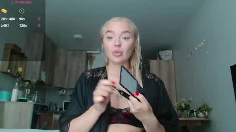 Snapshot of siberian_girl_ chatting on 07-08-26, 05:01 Eva online show from 07-08-26, 05:01