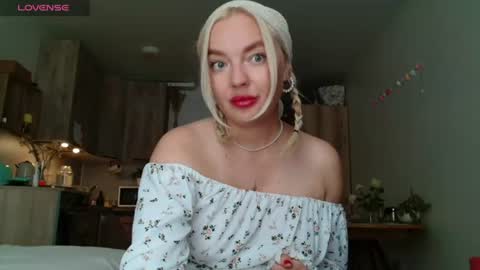 Snapshot of siberian_girl_ chatting on 07-09-26, 04:49 Eva online show from 07-09-26, 04:49