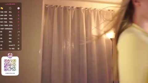 Snapshot of sidneyhodsdon chatting on 06-19-26, 05:50 Elizabeth online show from 06-19-26, 05:50