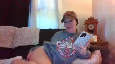 Snapshot of sidneyraee chatting on 05-04-26, 05:42 Mrs. St. Patrickk online show from 05-04-26, 05:42