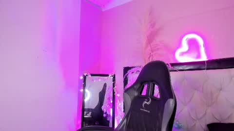 Snapshot of siena_fox chatting on 07-15-26, 06:46 Siena online show from 07-15-26, 06:46