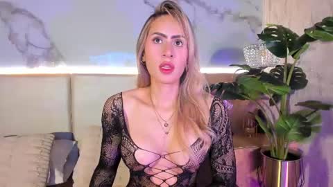 Snapshot of sienna_belluccii chatting on 08-06-26, 11:12 sienna belluccii online show from 08-06-26, 11:12