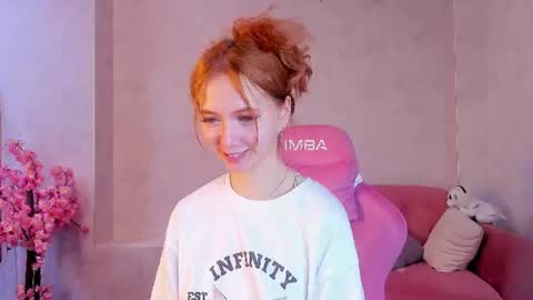 Snapshot of sienna_nyx chatting on 06-25-26, 09:14 Sienna online show from 06-25-26, 09:14