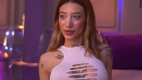 Sienna online show from 10-08-25, 05:21