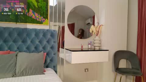 Snapshot of siennapierce chatting on 06-11-26, 11:41 Sienna online show from 06-11-26, 11:41