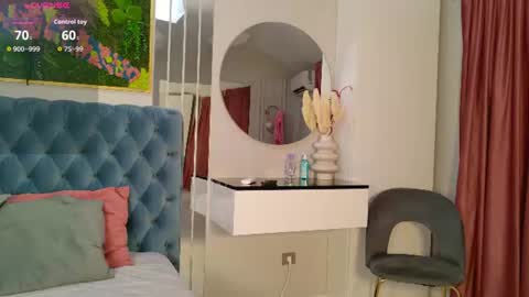 Snapshot of siennapierce chatting on 06-24-26, 11:42 Sienna online show from 06-24-26, 11:42