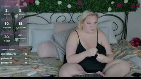Snapshot of siennaxluxx chatting on 06-17-26, 06:42 Sienna Luxx online show from 06-17-26, 06:42