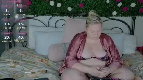Snapshot of siennaxluxx chatting on 07-14-26, 06:24 Sienna Luxx online show from 07-14-26, 06:24