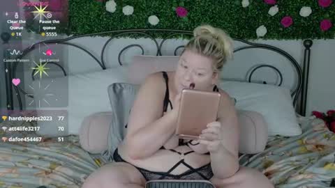 Snapshot of siennaxluxx chatting on 07-20-26, 04:53 Sienna Luxx online show from 07-20-26, 04:53