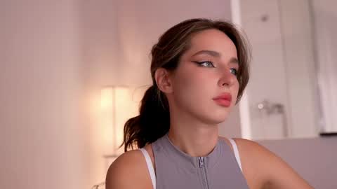 Snapshot of silent_chill chatting on 01-10-25, 10:39 Chilli online show from 01-10-25, 10:39