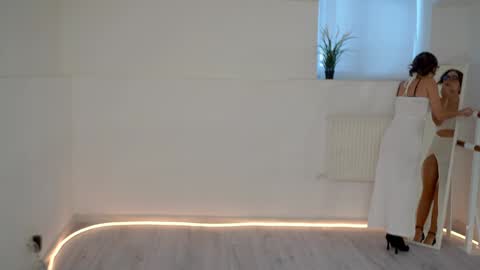 Snapshot of silent_chill chatting on 01-22-25, 11:23 Chilli online show from 01-22-25, 11:23