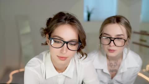 Snapshot of silent_chill chatting on 02-09-25, 10:42 Chilli online show from 02-09-25, 10:42