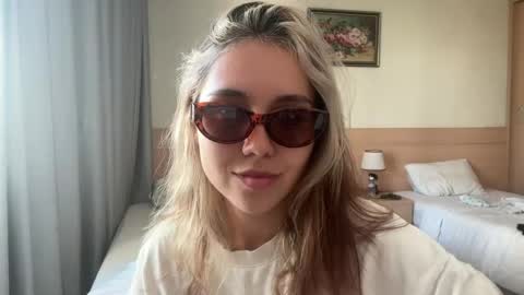 You fav Miss Si online show from 04-11-26, 07:45