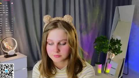 Snapshot of silkenya chatting on 05-19-26, 02:56 Alice online show from 05-19-26, 02:56