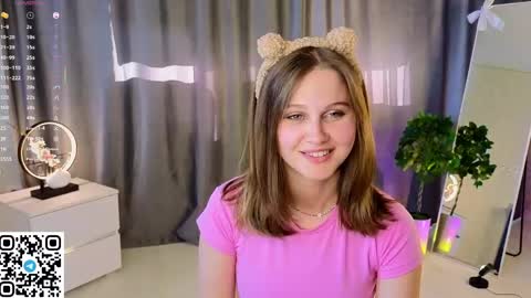 Snapshot of silkenya chatting on 05-21-26, 02:02 Alice online show from 05-21-26, 02:02