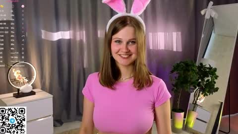 Snapshot of silkenya chatting on 05-24-26, 02:44 Alice online show from 05-24-26, 02:44