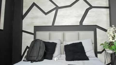 Snapshot of silknyx chatting on 02-21-26, 01:23 silknyx online show from 02-21-26, 01:23