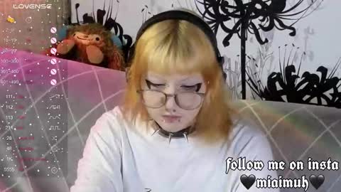 Mia online show from 09-09-25, 02:00