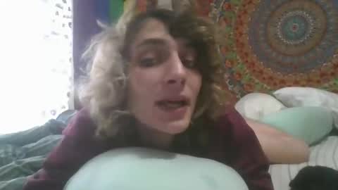 Snapshot of sillycutecow chatting on 11-11-25, 05:02 Hailey online show from 11-11-25, 05:02