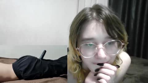 Snapshot of silvadevil chatting on 05-19-26, 07:42 Kate online show from 05-19-26, 07:42