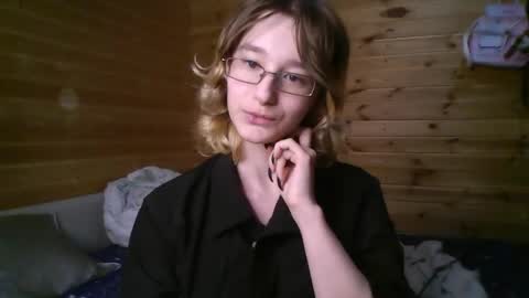 Snapshot of silvadevil chatting on 05-25-26, 09:21 Kate online show from 05-25-26, 09:21