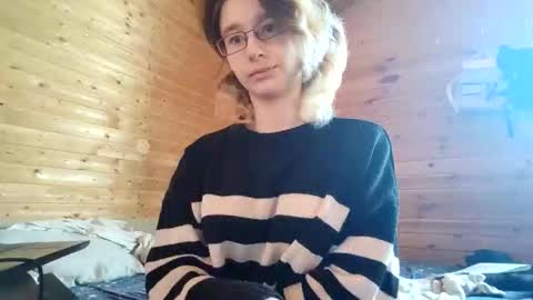 Snapshot of silvadevil chatting on 05-26-26, 11:28 Kate online show from 05-26-26, 11:28