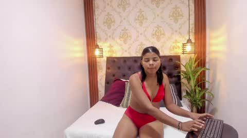 Snapshot of silvanadelatorre chatting on 04-16-26, 07:03 Silvanadelatorre online show from 04-16-26, 07:03