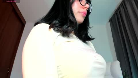 Snapshot of silvanna_moore chatting on 04-23-26, 03:14 Silvanna online show from 04-23-26, 03:14