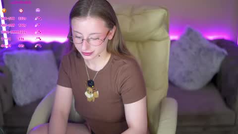 Snapshot of silverrmoon chatting on 04-24-26, 06:38 Kristina Kris online show from 04-24-26, 06:38
