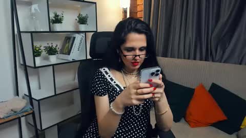 Syrena online show from 10-15-25, 01:22
