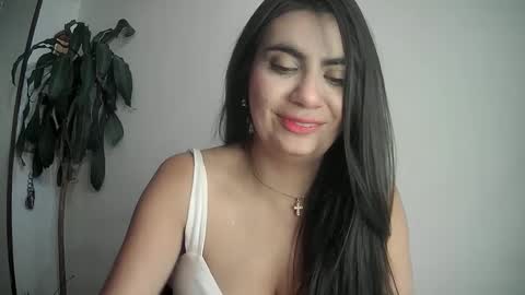 Snapshot of silviecollins chatting on 02-04-25, 10:55 Silvie online show from 02-04-25, 10:55