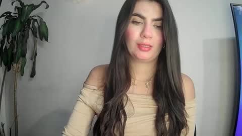 Snapshot of silviecollins chatting on 03-12-25, 11:44 Silvie online show from 03-12-25, 11:44