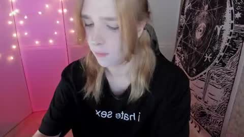 Snapshot of simochka_ chatting on 06-26-26, 04:28 Simochka online show from 06-26-26, 04:28