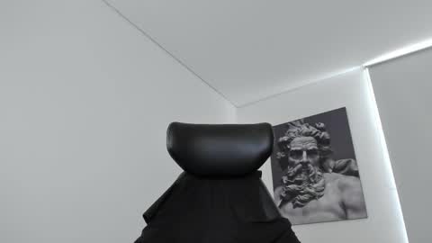 Snapshot of simon_leon01 chatting on 04-25-26, 01:36 simon_leon01 online show from 04-25-26, 01:36