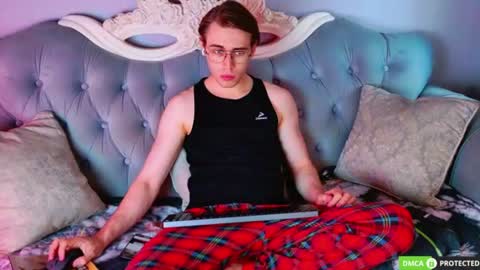 Snapshot of simonwarner chatting on 07-14-26, 03:22 Simon online show from 07-14-26, 03:22