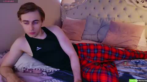 Snapshot of simonwarner chatting on 07-17-26, 03:24 Simon online show from 07-17-26, 03:24
