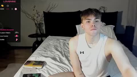 Snapshot of simonwnl chatting on 03-04-25, 09:00 Simon online show from 03-04-25, 09:00