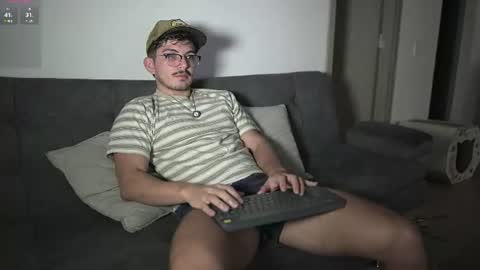 Snapshot of simoon_01 chatting on 07-14-26, 04:13 SIMOON online show from 07-14-26, 04:13