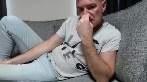 Snapshot of simplelife0 chatting on 11-08-25, 02:39 Ricky online show from 11-08-25, 02:39