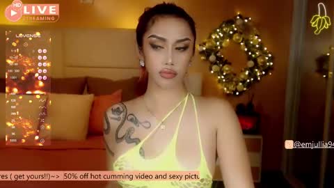 Snapshot of simplyjullia chatting on 12-08-24, 11:29 online show from 12-08-24, 11:29