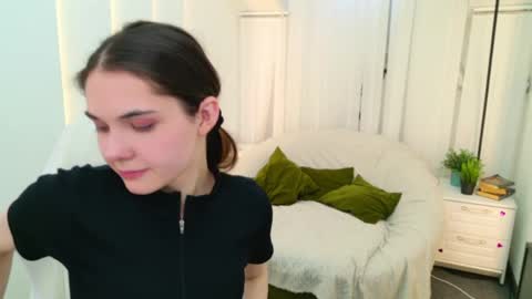 Snapshot of sindell_cryell chatting on 05-18-26, 04:07 sindell_cryell online show from 05-18-26, 04:07