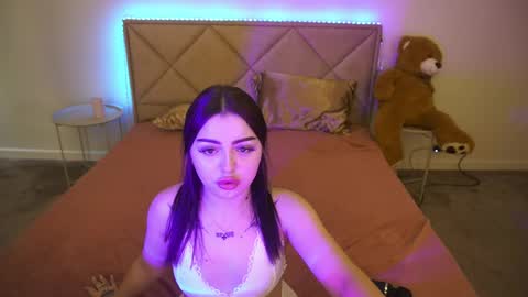 Snapshot of sinfulkittenn chatting on 06-05-26, 01:17 Kira online show from 06-05-26, 01:17