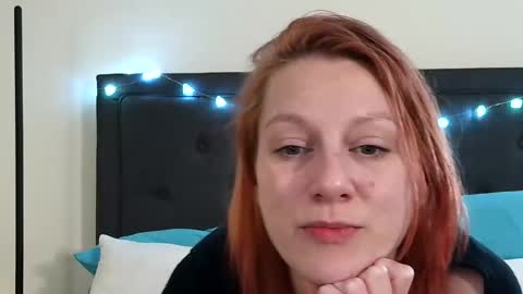 Snapshot of sinnamonstickxxx chatting on 12-17-24, 06:02 Sinnamon online show from 12-17-24, 06:02